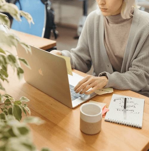 BitKeltTrade support team illustration